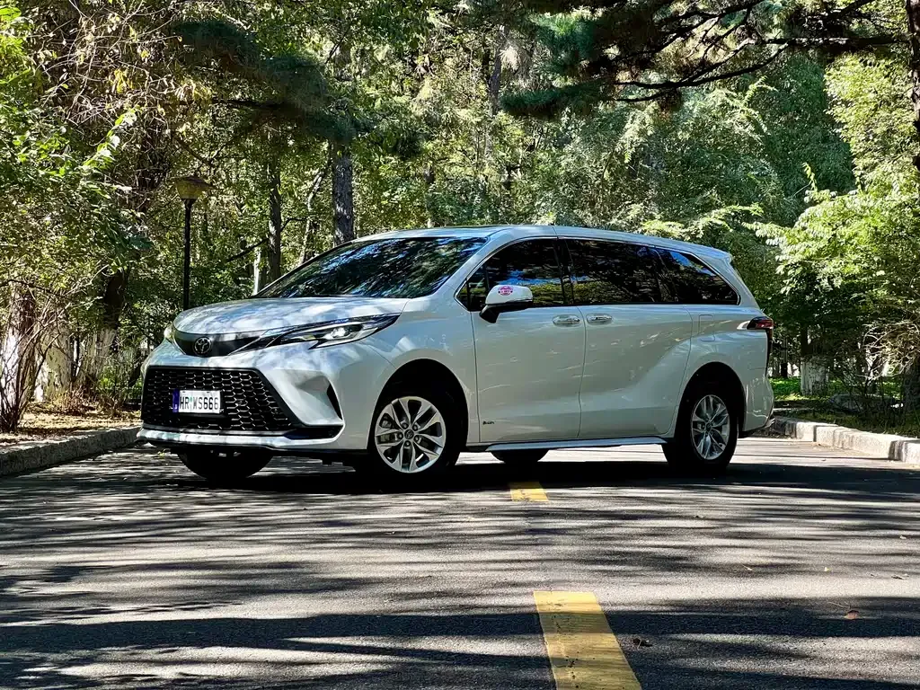 Toyota Granvia — фото 1