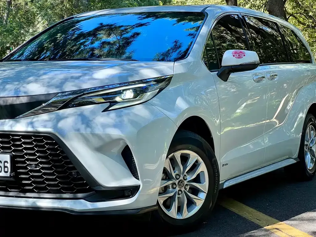 Toyota Granvia — фото 3