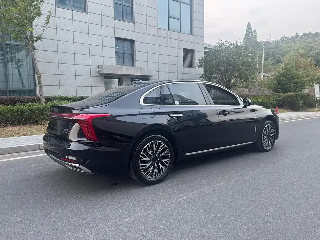 Hongqi H5 — фото 6