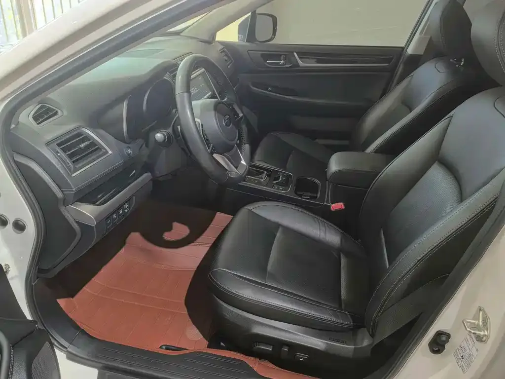 Subaru Outback — фото 8