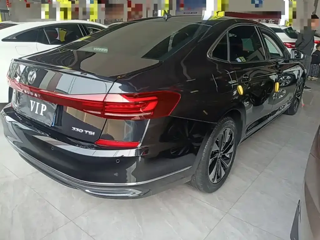 Volkswagen Passat — фото 10