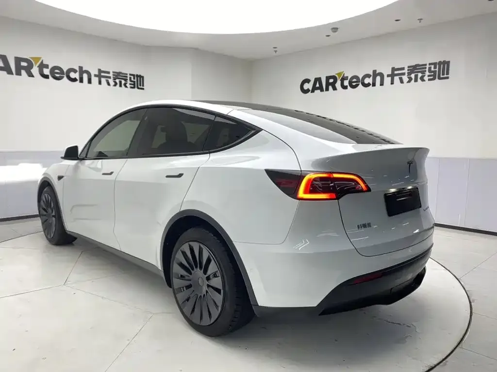 Tesla Model Y — фото 5
