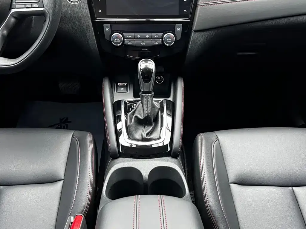 Nissan Qashqai — фото 10