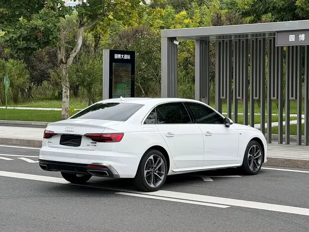 Audi A4L — фото 7