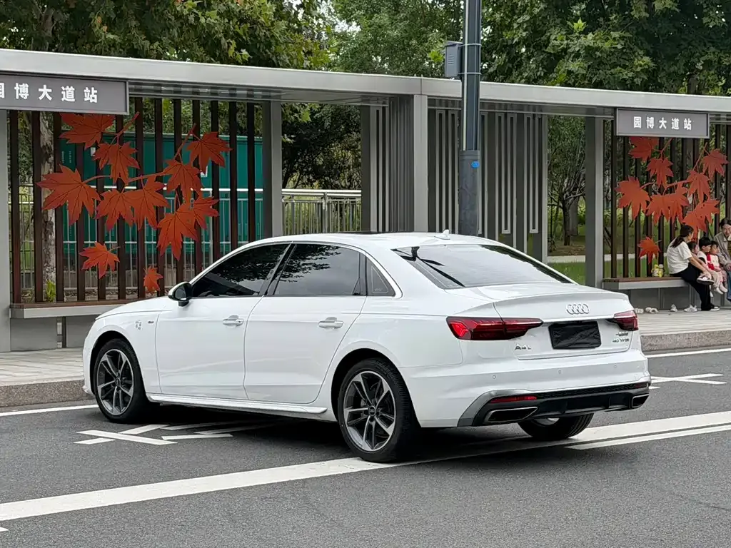 Audi A4L — фото 2