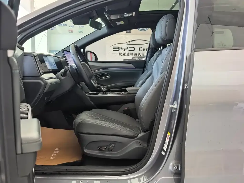 BYD L DM-i — фото 8