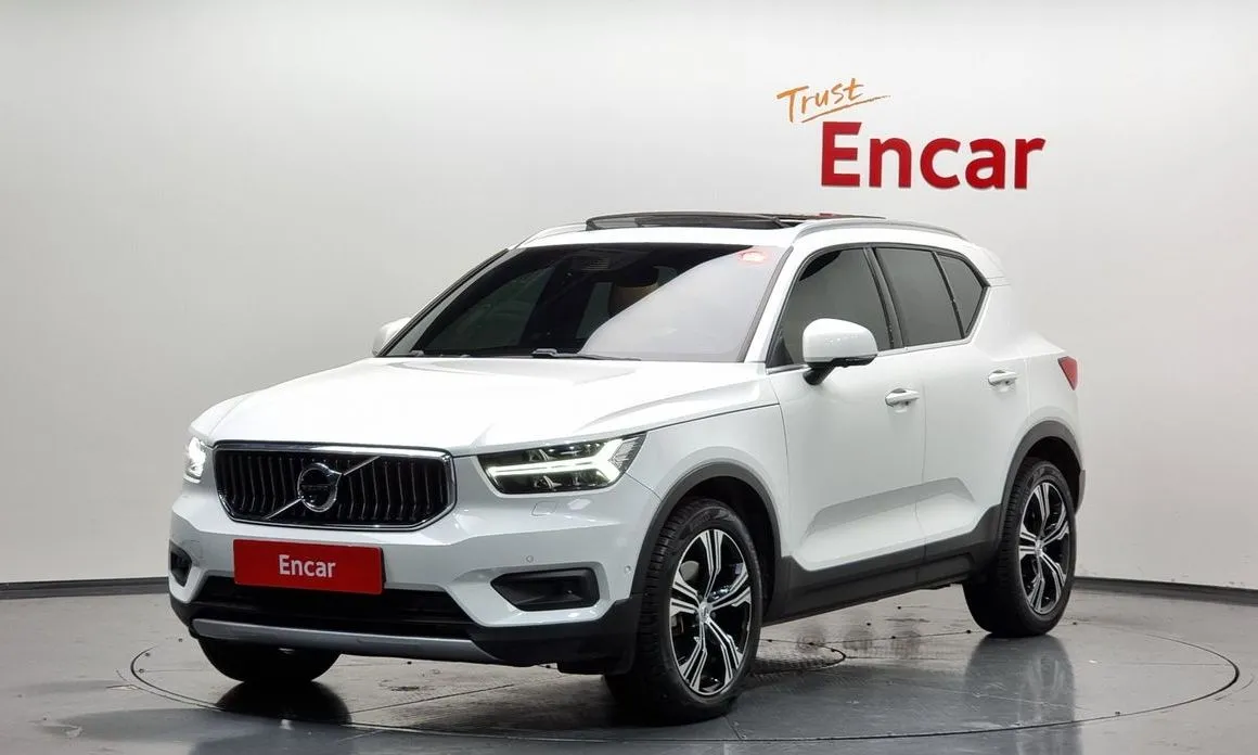 Volvo XC40 — фото 1