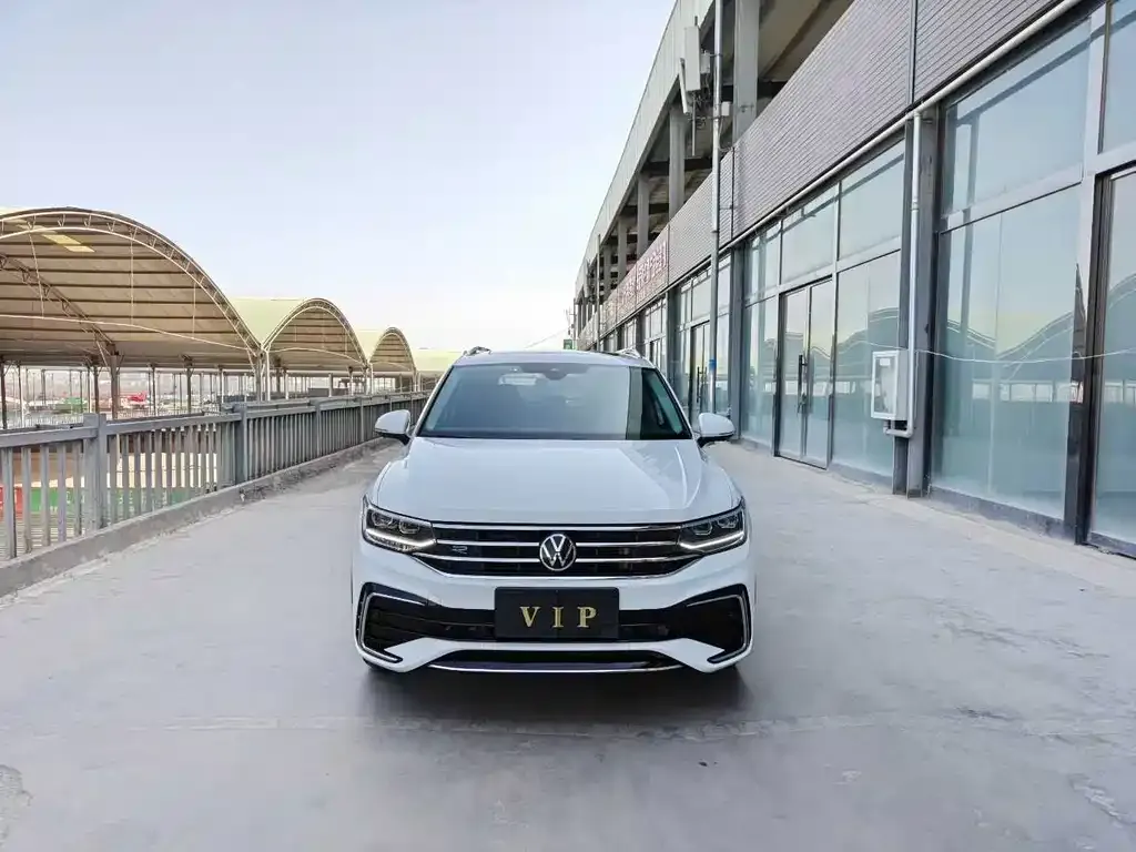 Volkswagen Tiguan L — фото 9