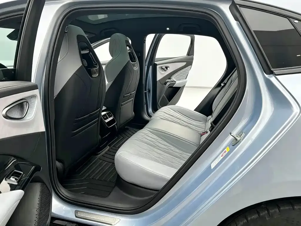 BYD Seal — фото 8