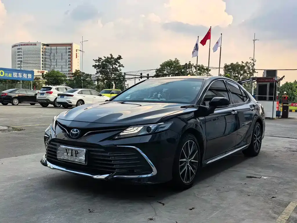 Toyota Camry — фото 6