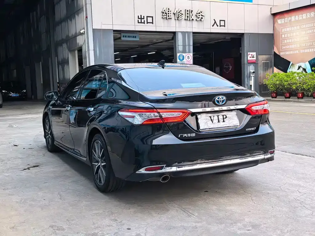 Toyota Camry — фото 9