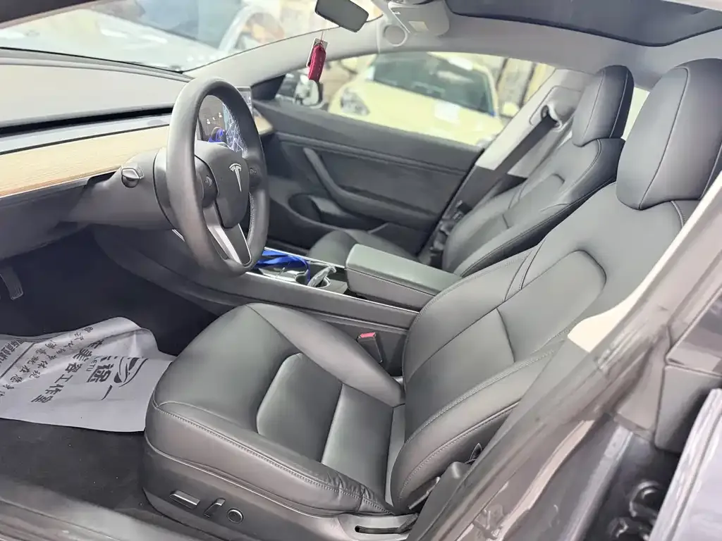 Tesla Model 3 — фото 3