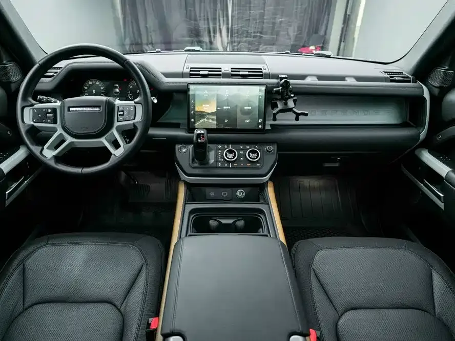 Land Rover Defender — фото 10