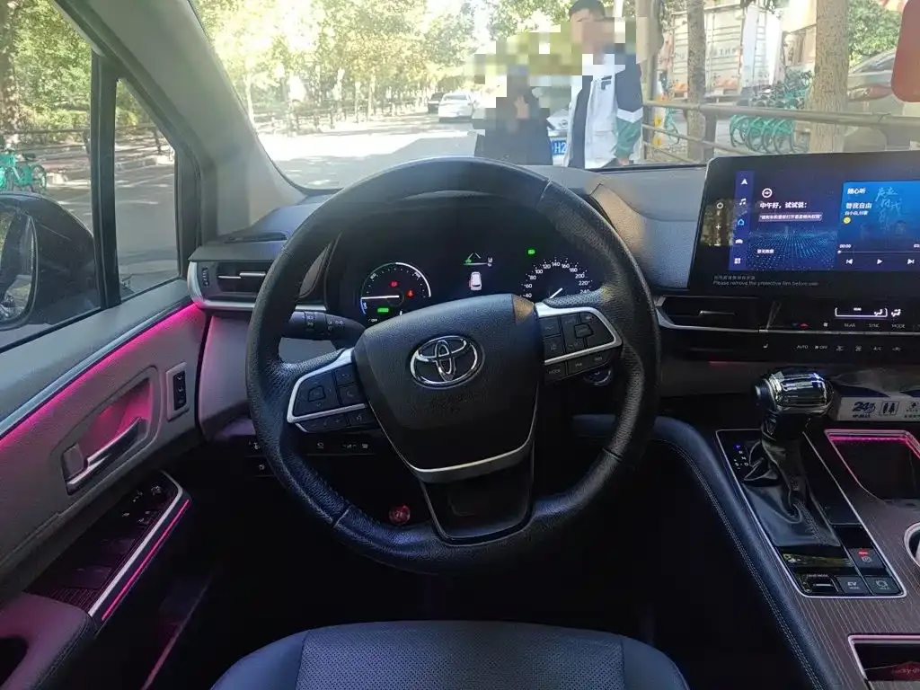 Toyota Granvia — фото 7