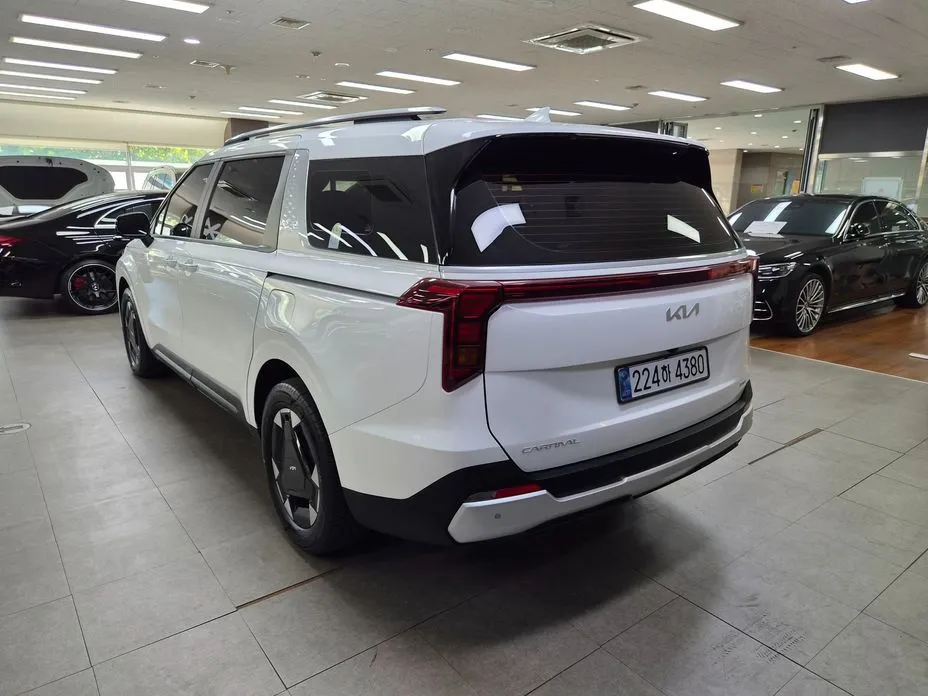 Kia Carnival — фото 10