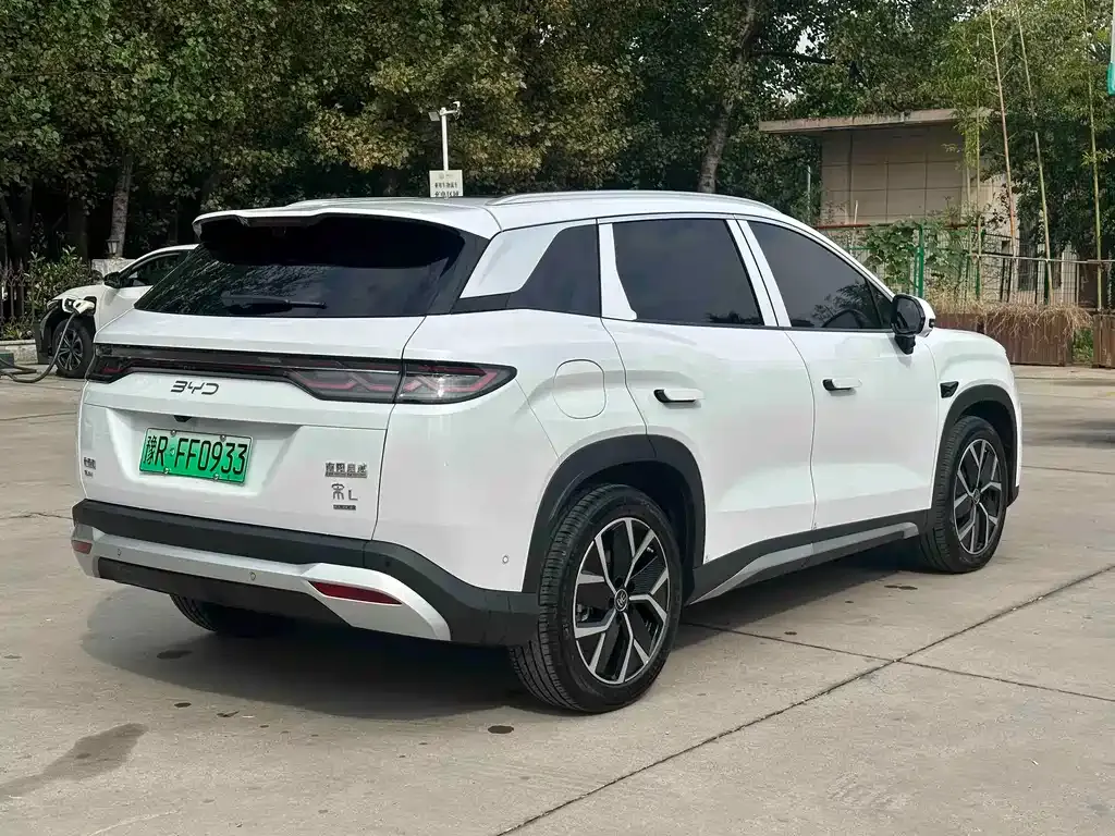 BYD L DM-i — фото 4