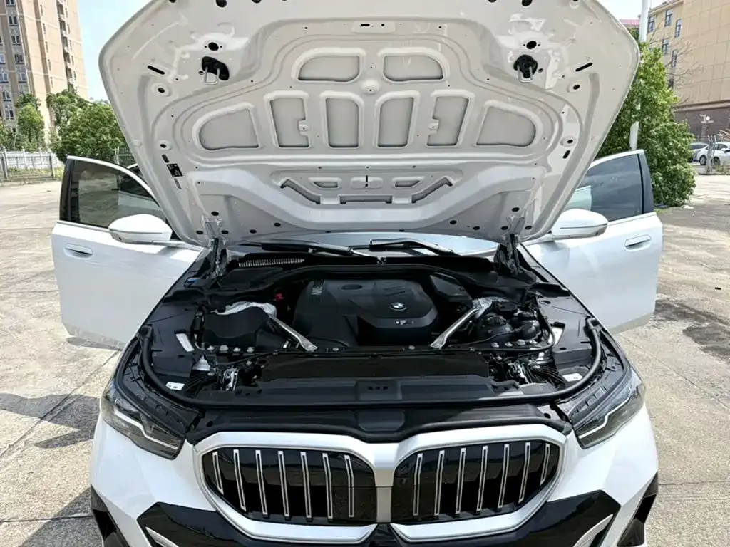 BMW 5 Series — фото 6