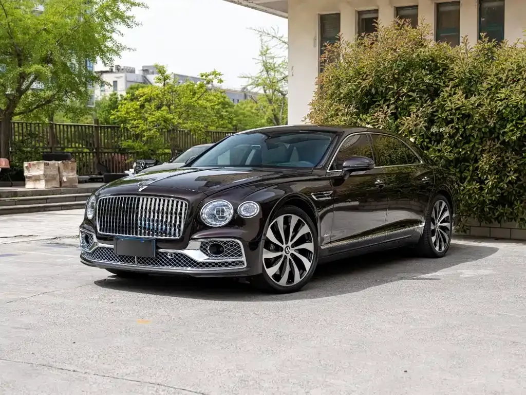 Bentley Flying Spur — фото 1
