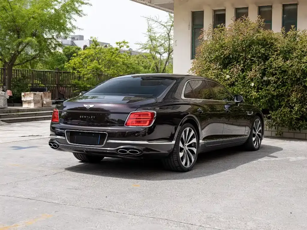 Bentley Flying Spur — фото 9