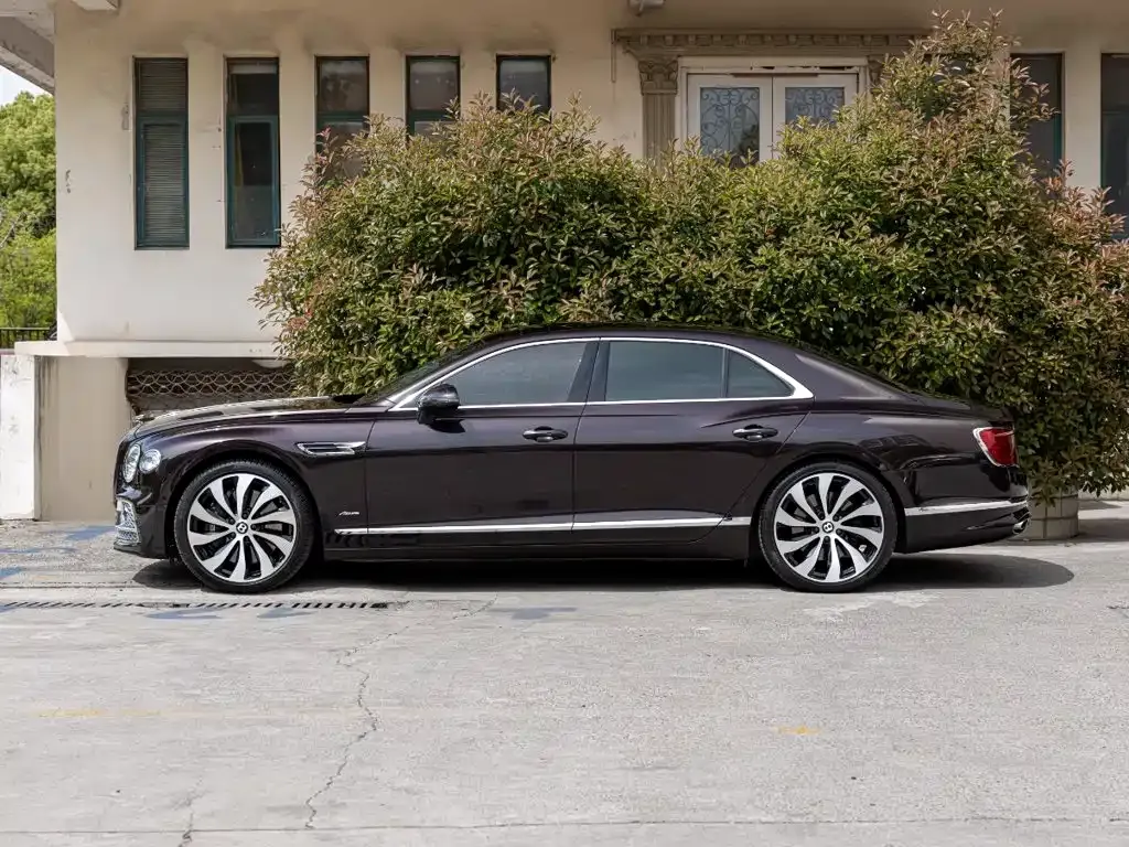 Bentley Flying Spur — фото 6