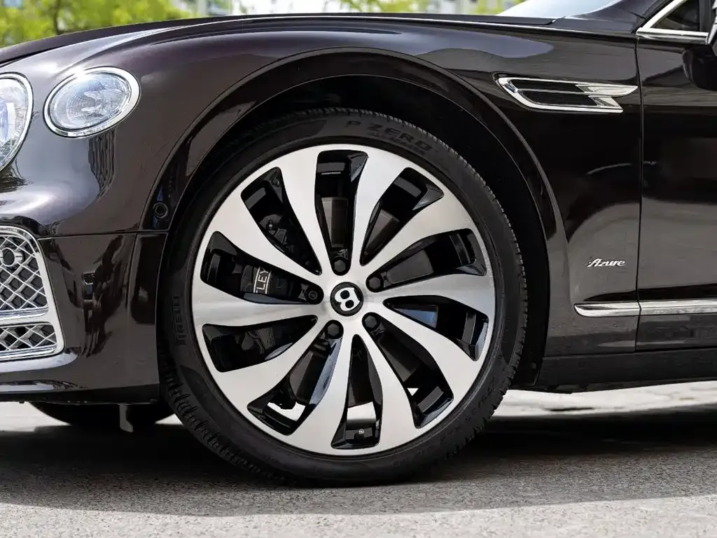 Bentley Flying Spur — фото 3