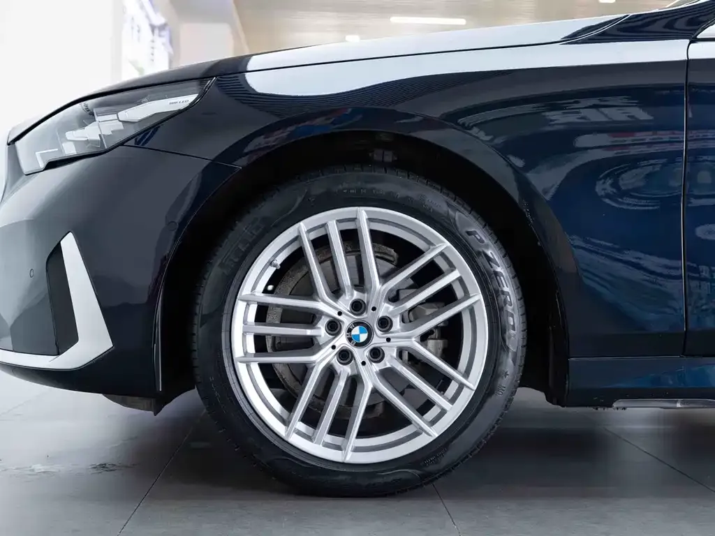 BMW 5 Series — фото 10
