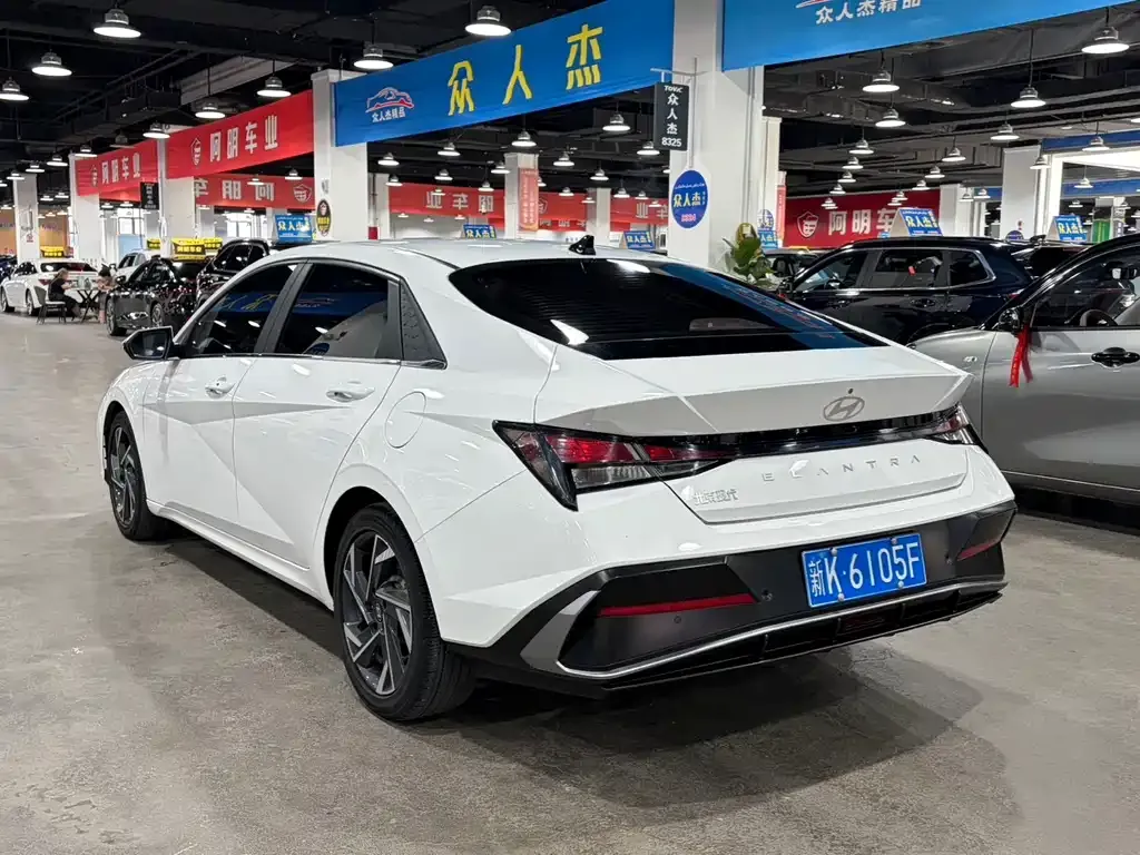 Hyundai Elantra — фото 3