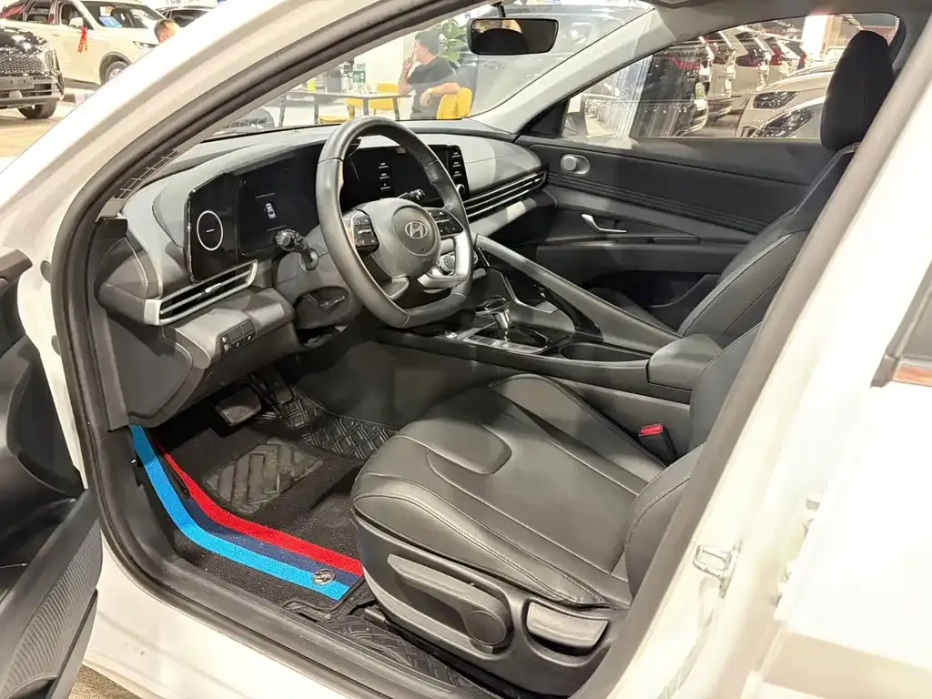 Hyundai Elantra — фото 4