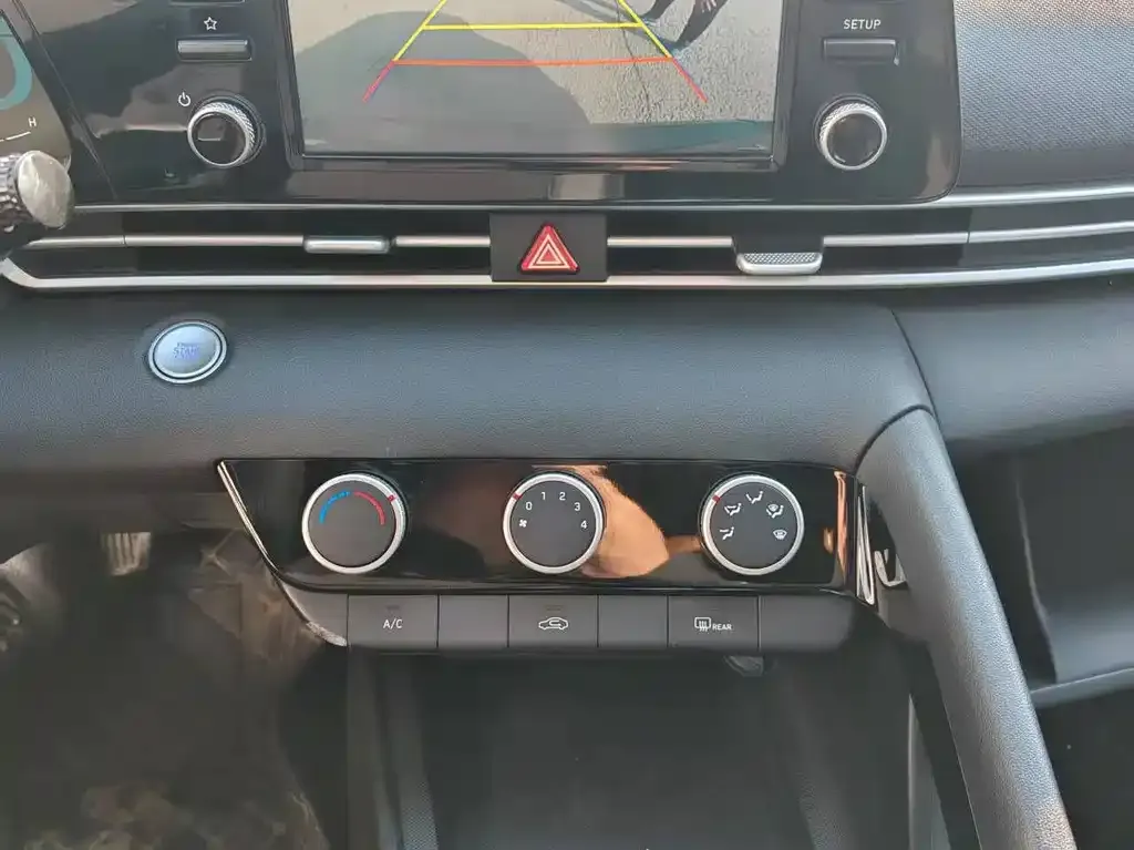 Hyundai Elantra — фото 4