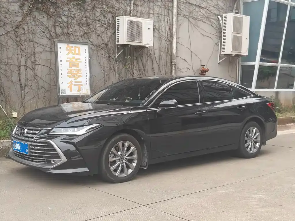 Toyota Avalon — фото 1