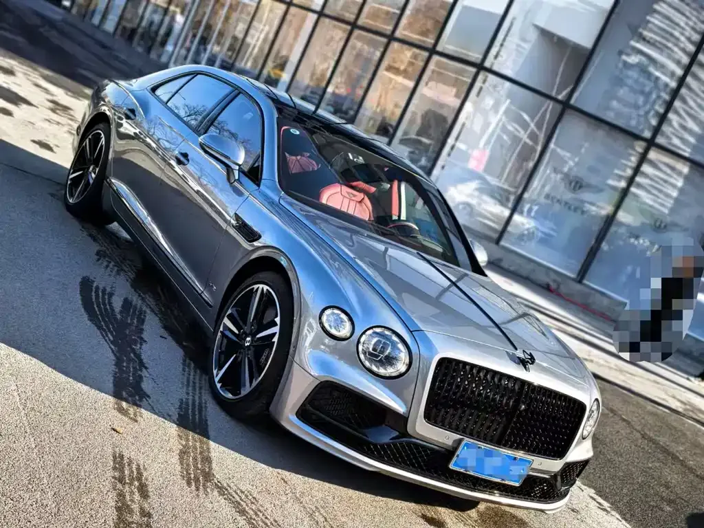 Bentley Flying Spur — фото 1