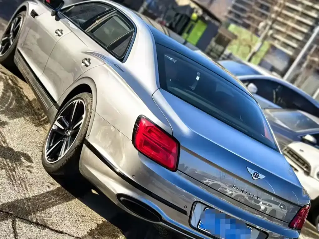 Bentley Flying Spur — фото 3