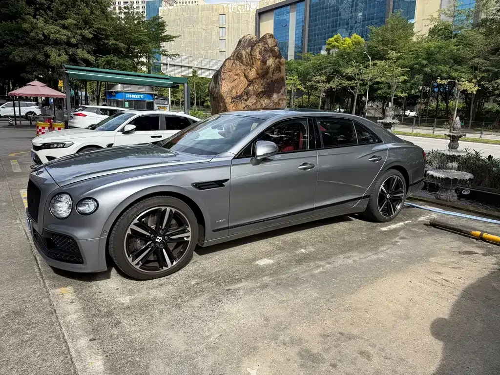 Bentley Flying Spur — фото 8