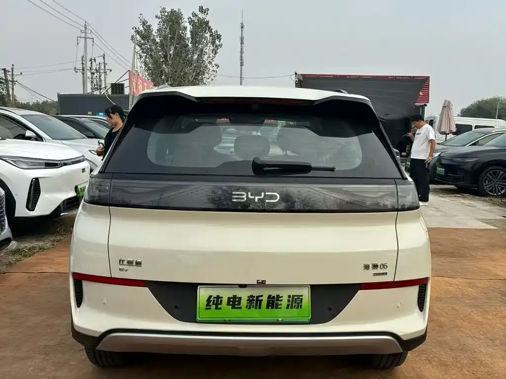BYD Sealion 05 EV — фото 8