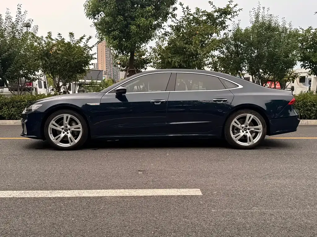 Audi A7L — фото 10