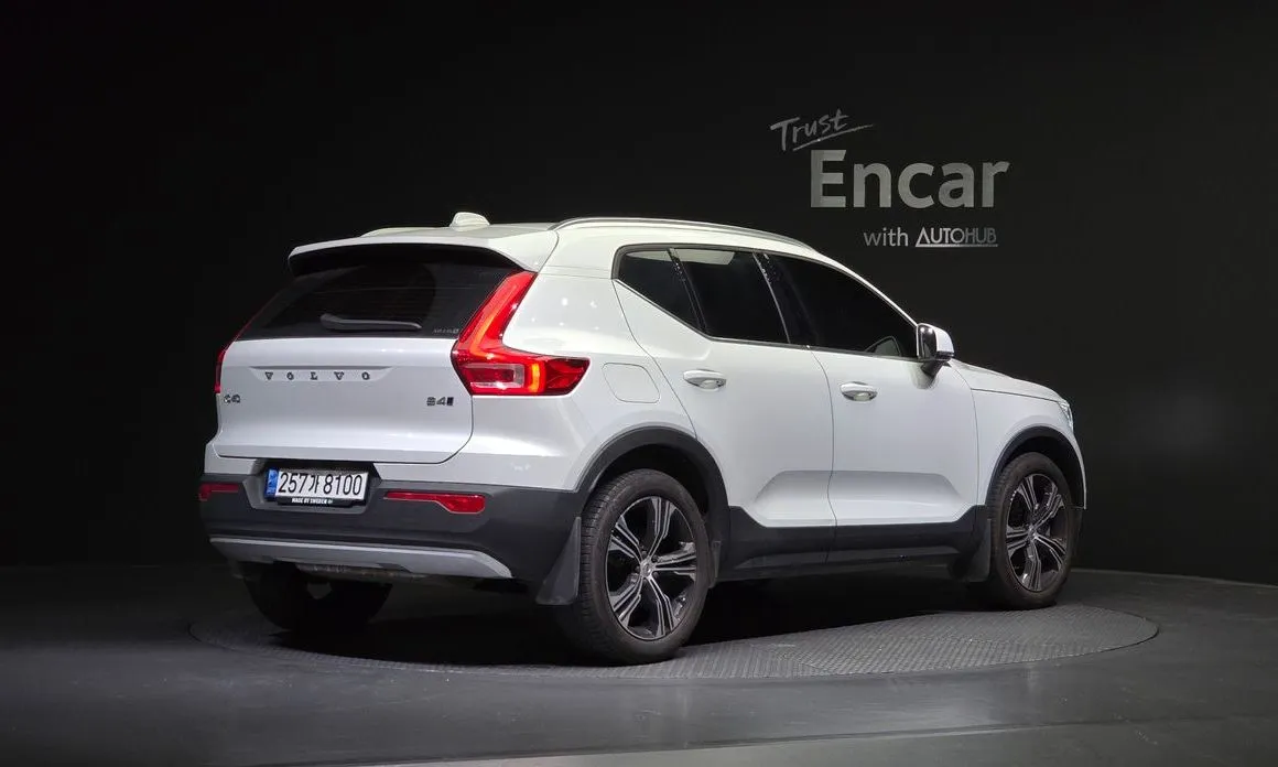Volvo XC40 — фото 4