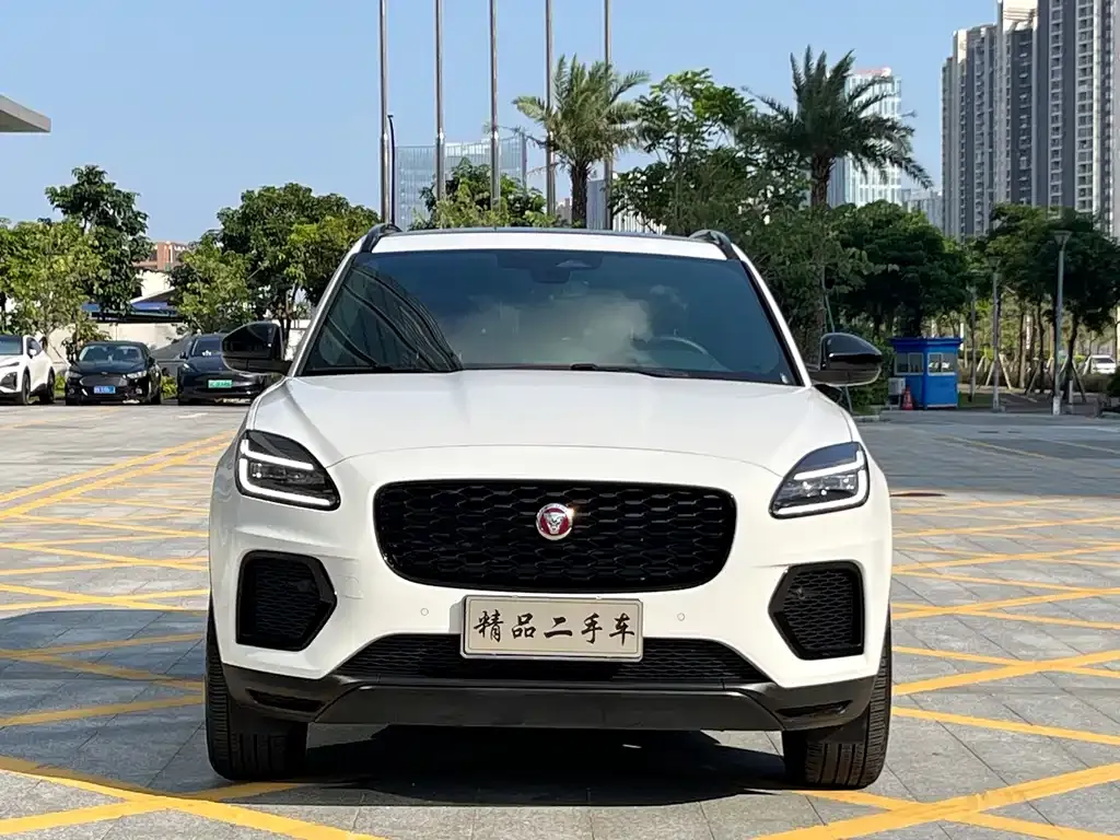 Jaguar E-PACE — фото 10