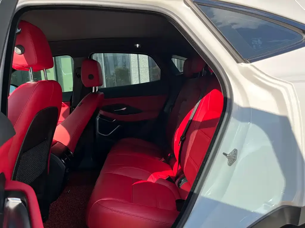 Jaguar E-PACE — фото 3