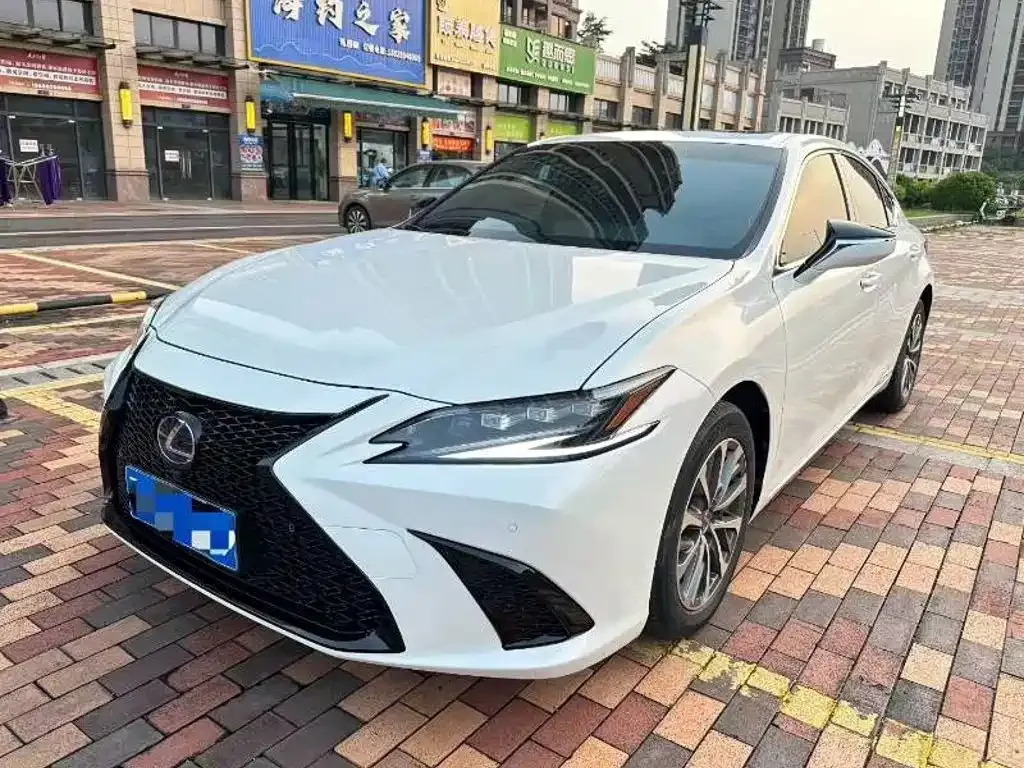 Lexus ES — фото 1