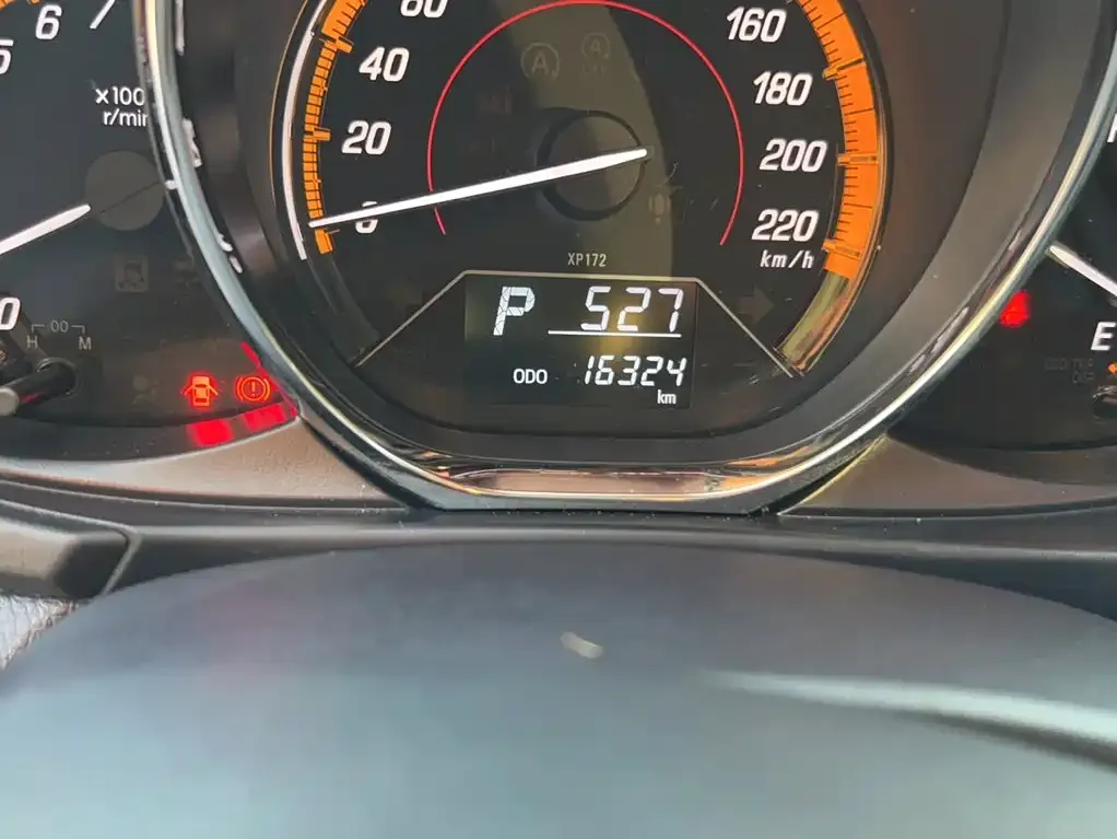 Toyota Yaris L — фото 2