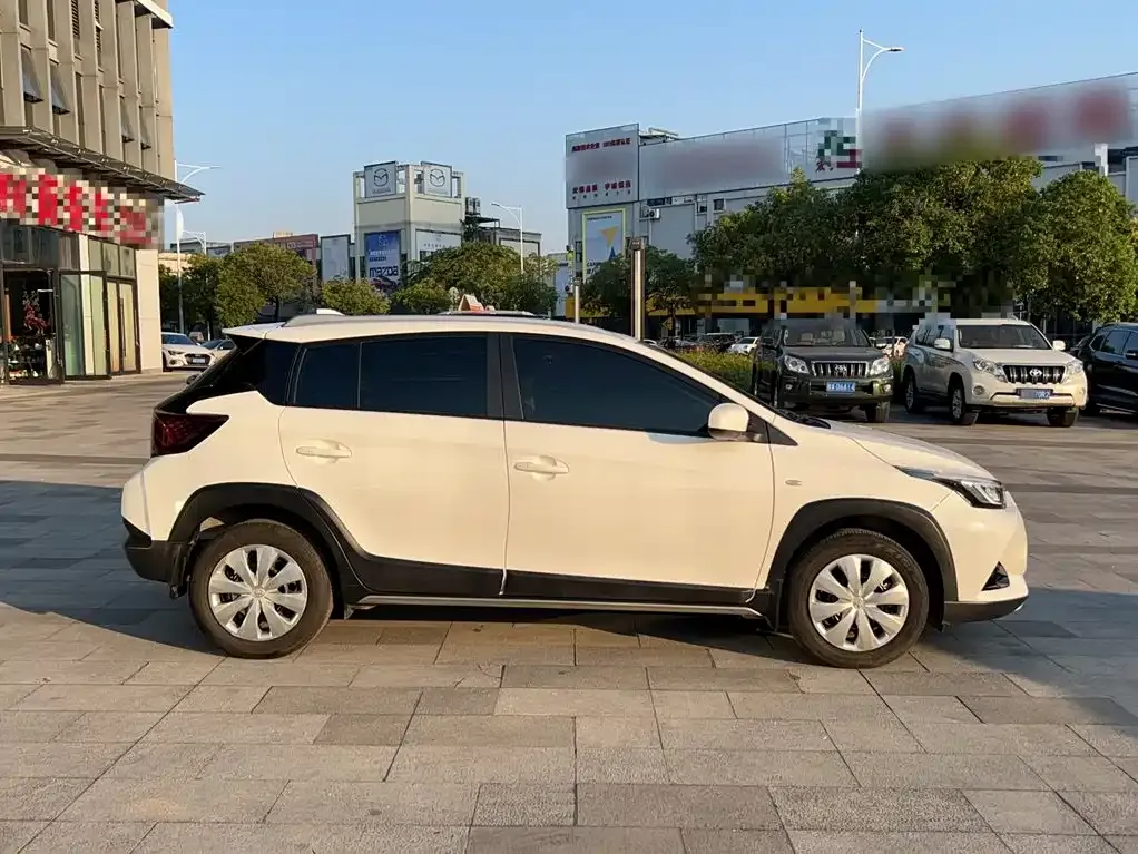 Toyota Yaris L — фото 10