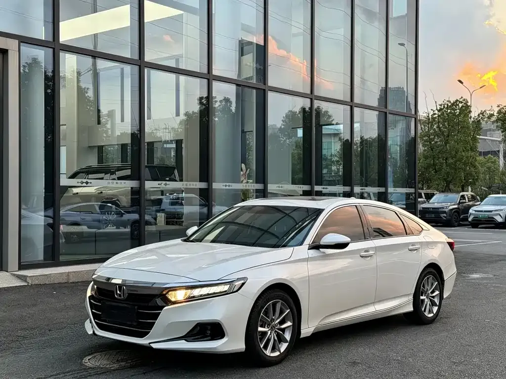 Honda Accord — фото 1