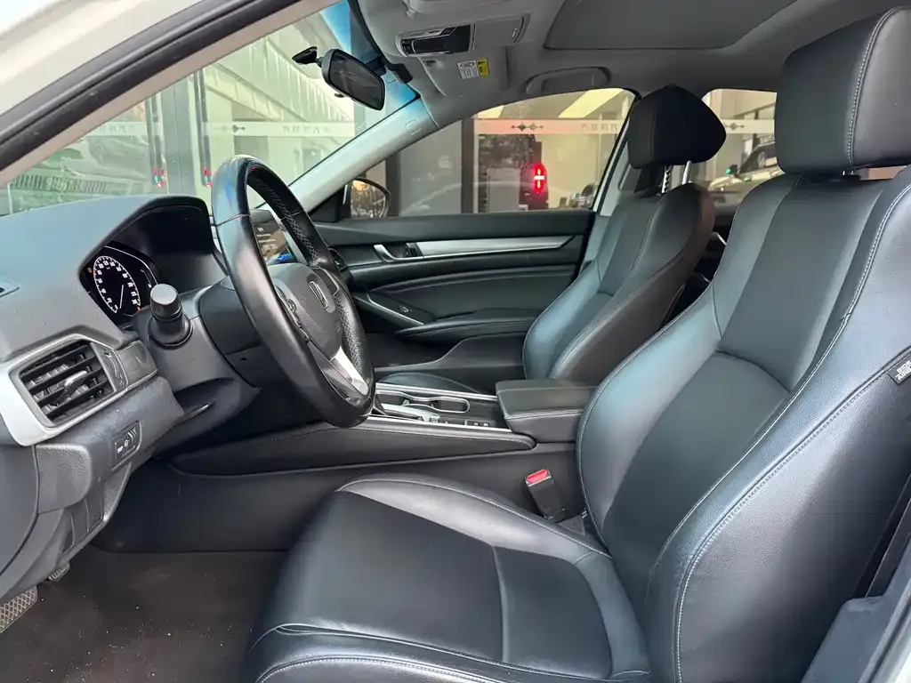 Honda Accord — фото 9
