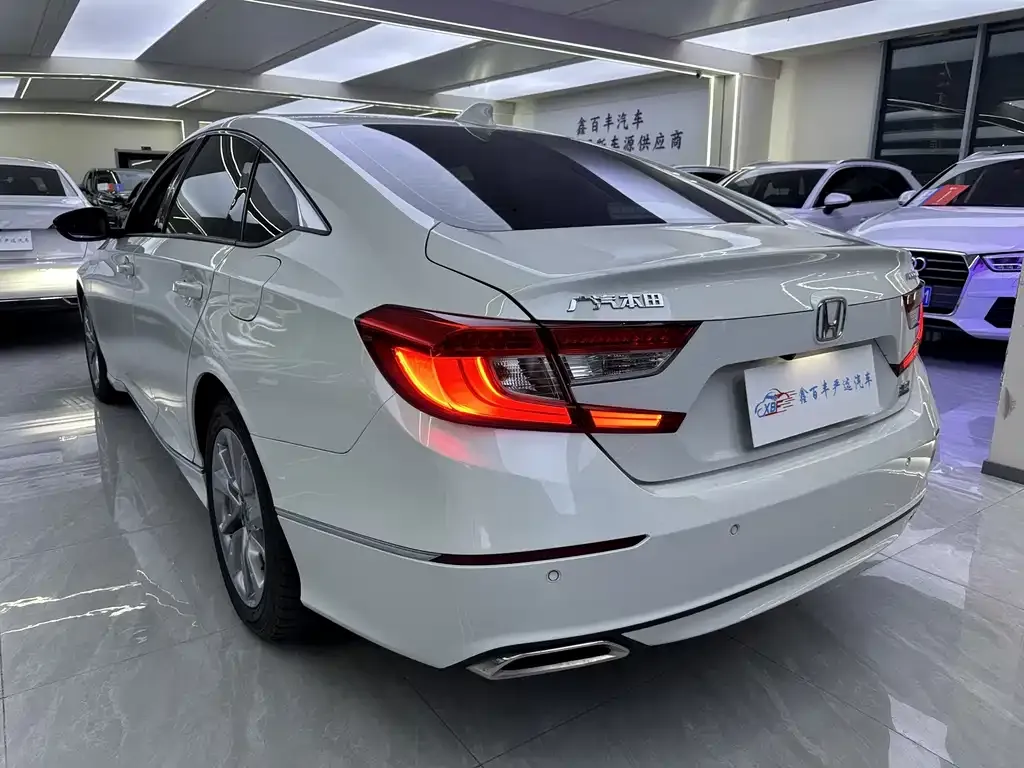 Honda Accord — фото 5