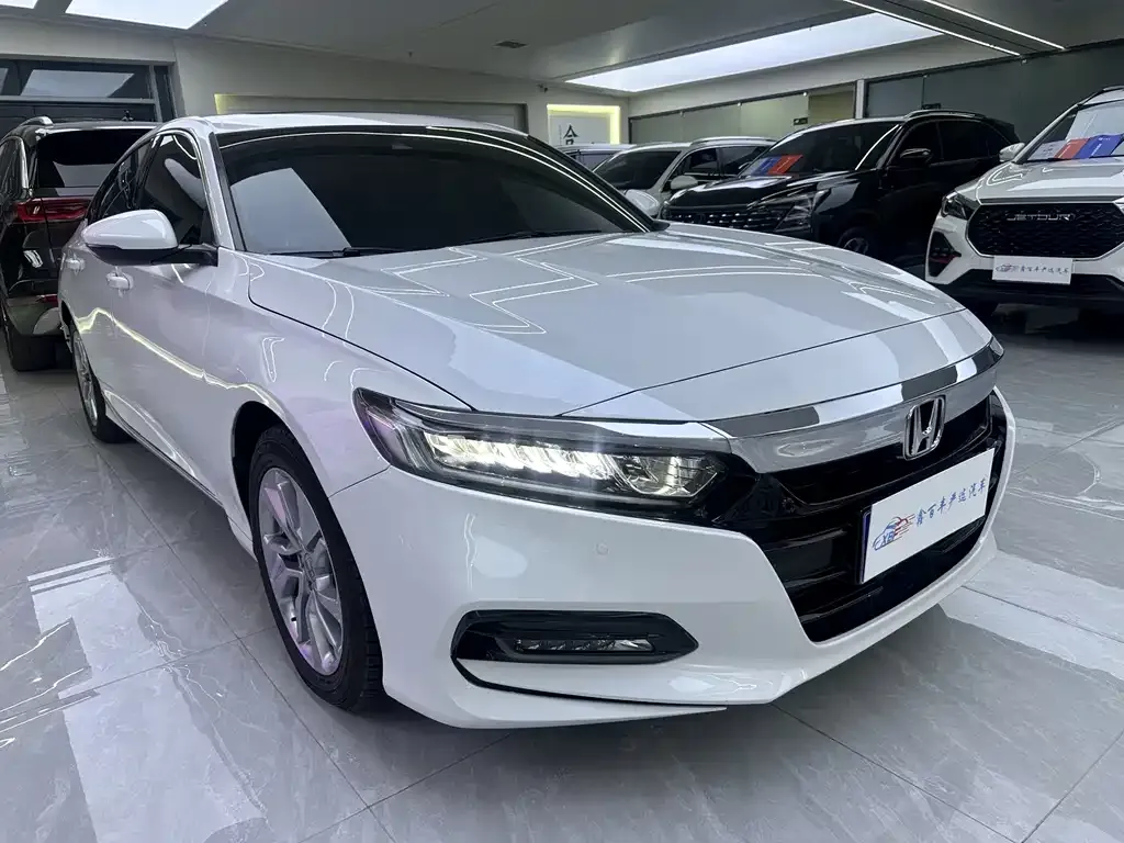 Honda Accord — фото 10