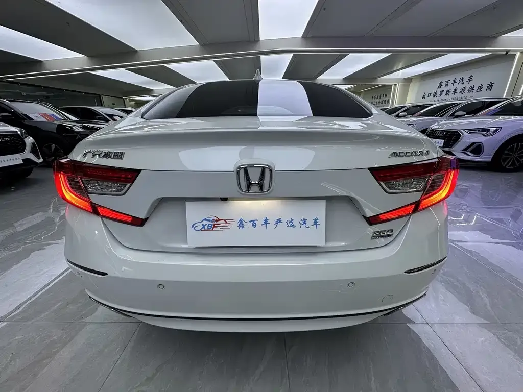 Honda Accord — фото 9