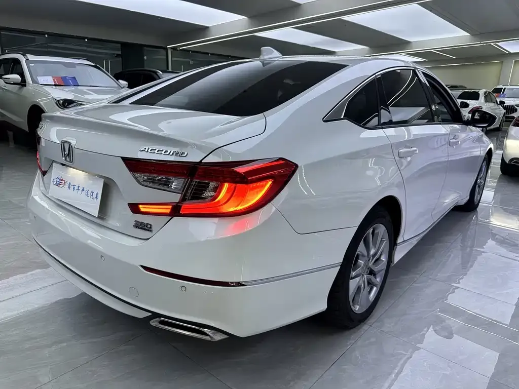 Honda Accord — фото 3
