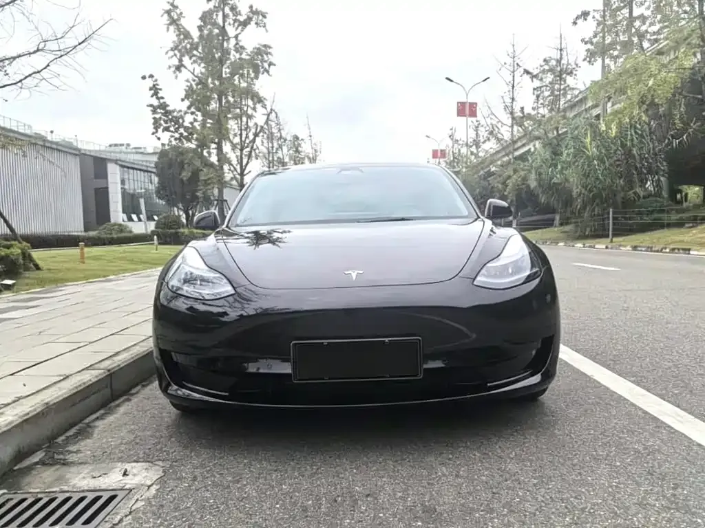 Tesla Model 3 — фото 7