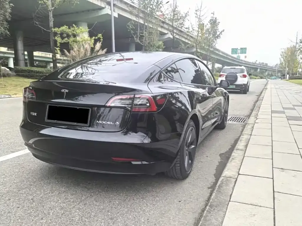 Tesla Model 3 — фото 6