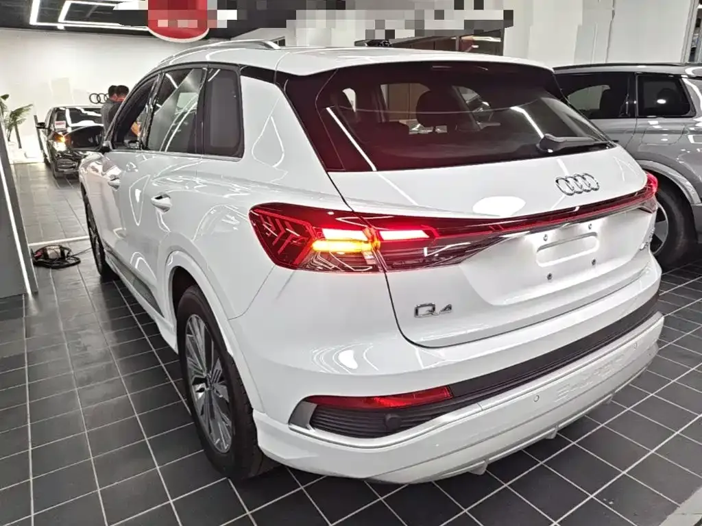 Audi Q4 e-tron — фото 6